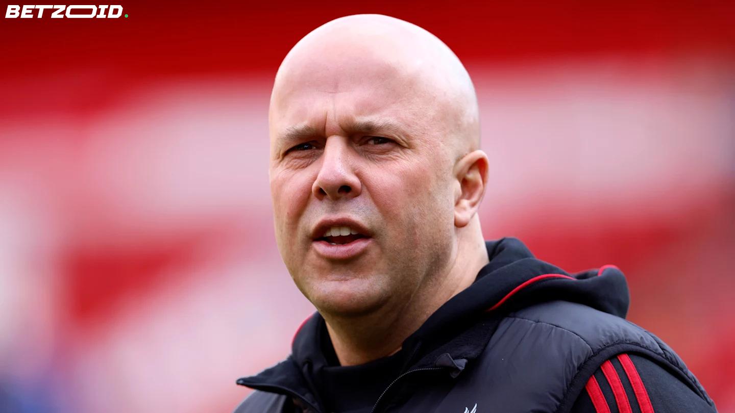 Arne Slot Verdedigt Liverpool's Record Transferuitgaven van £450 Miljoen