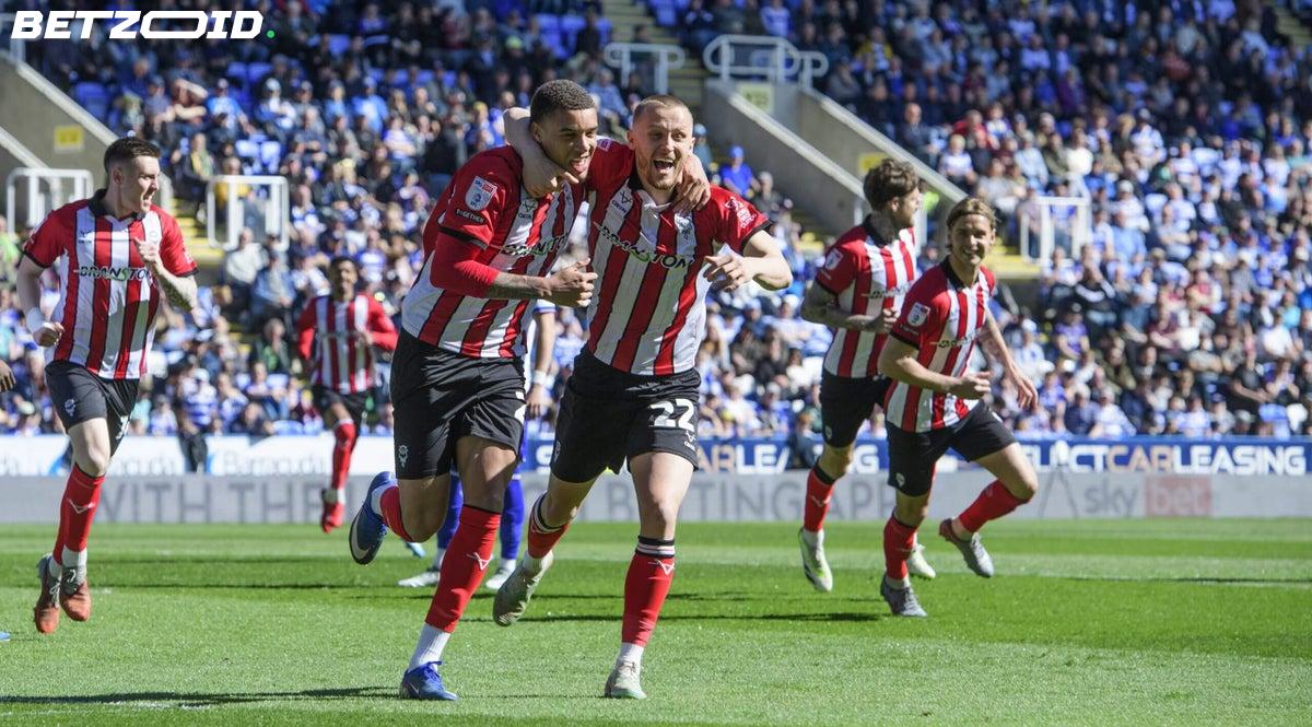 Lincoln City gepromoveerd naar Championship na 65 jaar