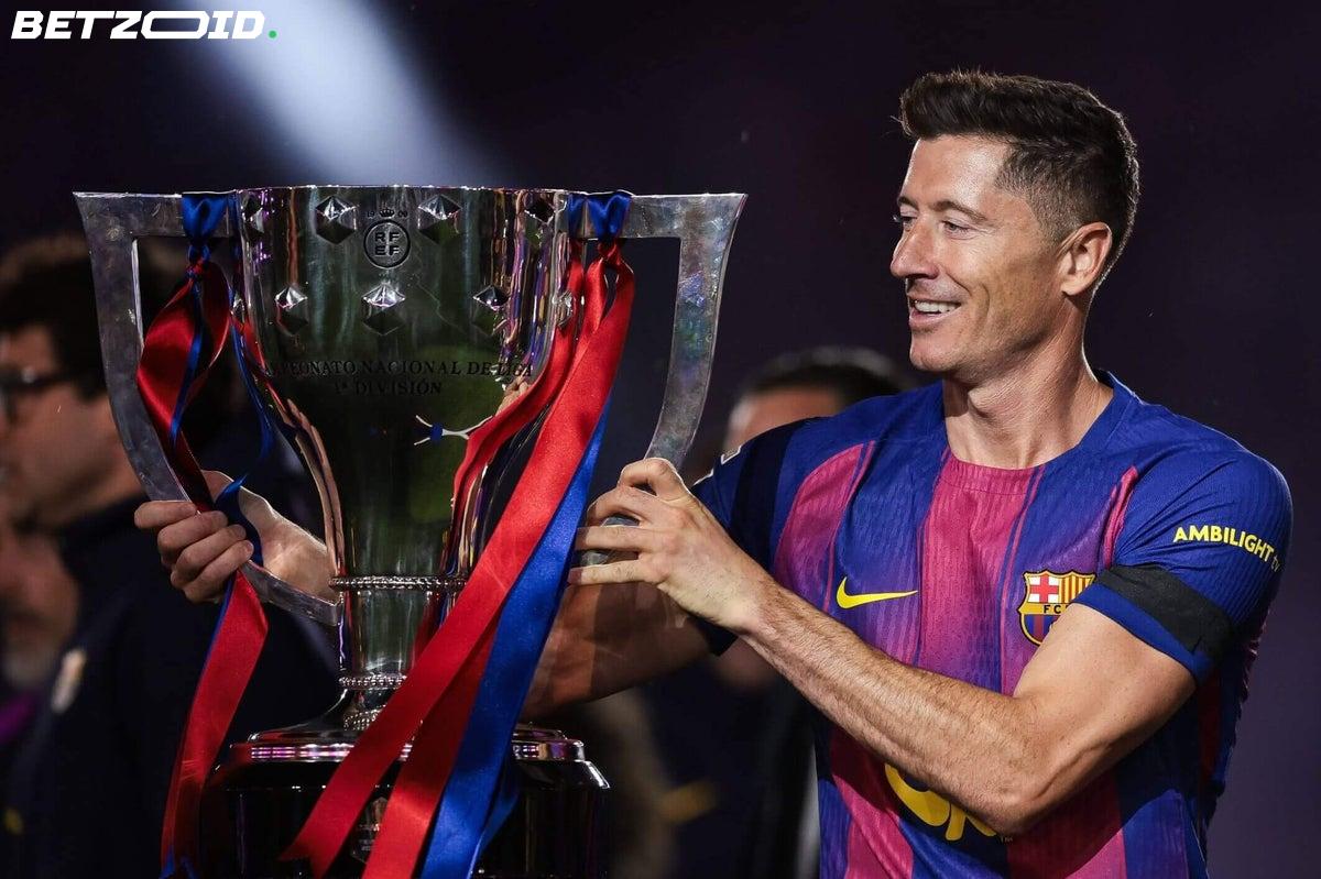 Robert Lewandowski verlaat Barcelona na drie La Liga-titels